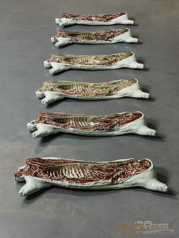 马军 《瓷.肉》系列—猪肉 陶瓷 120×357cm 2012年