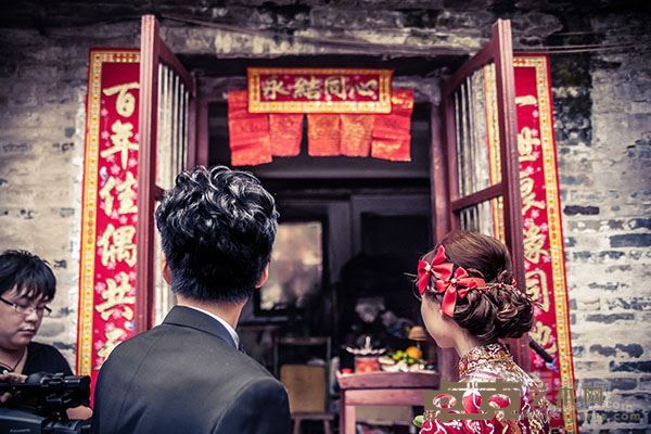 等拜神  梁俊丰摄影 30X20cm2012