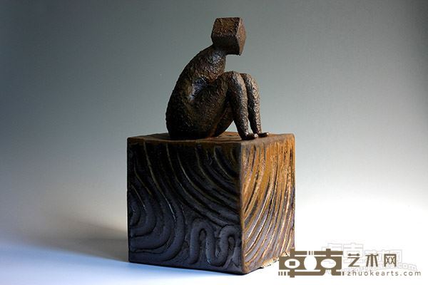 空间·关于自我的思考2，28x28x42厘米，高温柴烧陶瓷 虞健作品