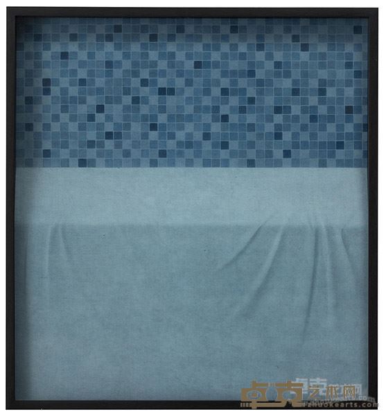 杭春晖 《深蓝马赛克浅蓝桌面（a型）》 纸本设色＋木刻浮雕 65×60cm 2016年