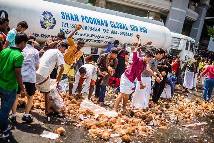 槟城大宝森节 Thaipusam in Penang梁俊丰摄影30X20cm2014