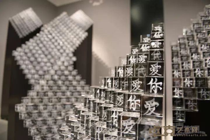 麻进《我爱你》系列装置作品