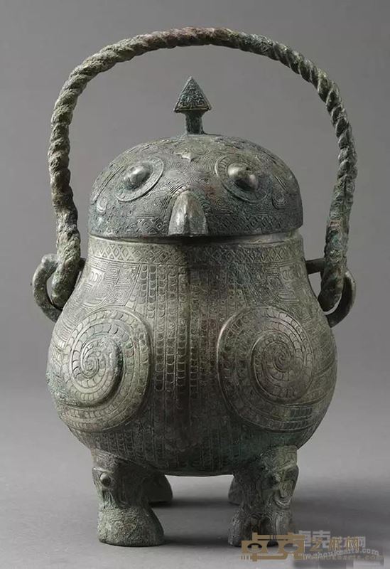 《 “戈”鸮卣》    商代晚期（公元前13世纪—前11世纪） 青铜