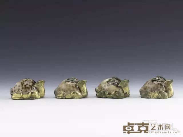 《鎏金鹿形镇（四件）》    西汉（公元前206年—公元8年） 贝壳 青铜