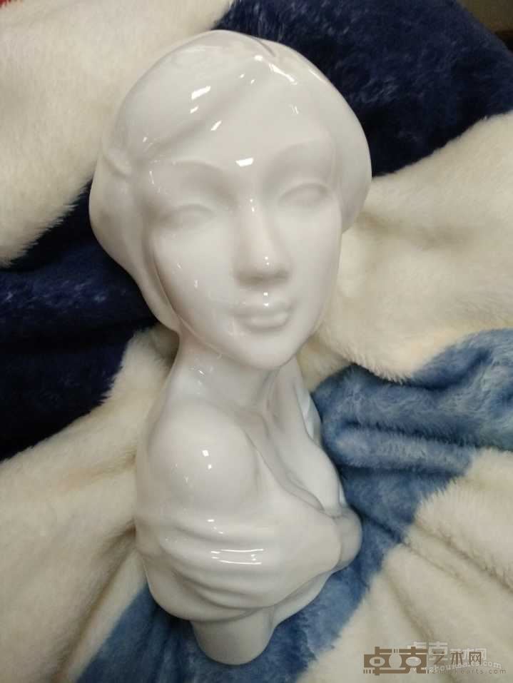 贺文斌 秀（高白瓷雕塑）22x15x8cm2017年