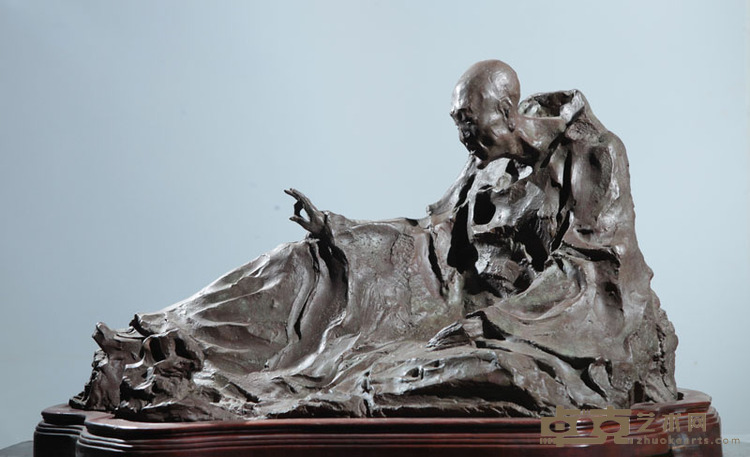 尚荣  《说法图（一）》（青铜），该作品入选“首届朝圣敦煌全国美术作品展”，放大作品永久陈列于苏州金鸡湖畔李公堤
