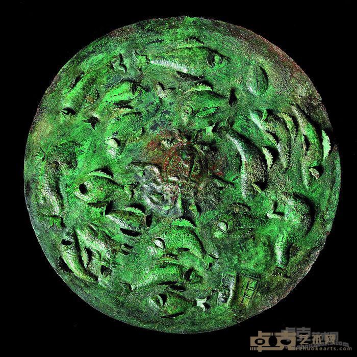 鱼纹装饰圆盘 高3.4cm，直径46.0cm 1世纪 青铜